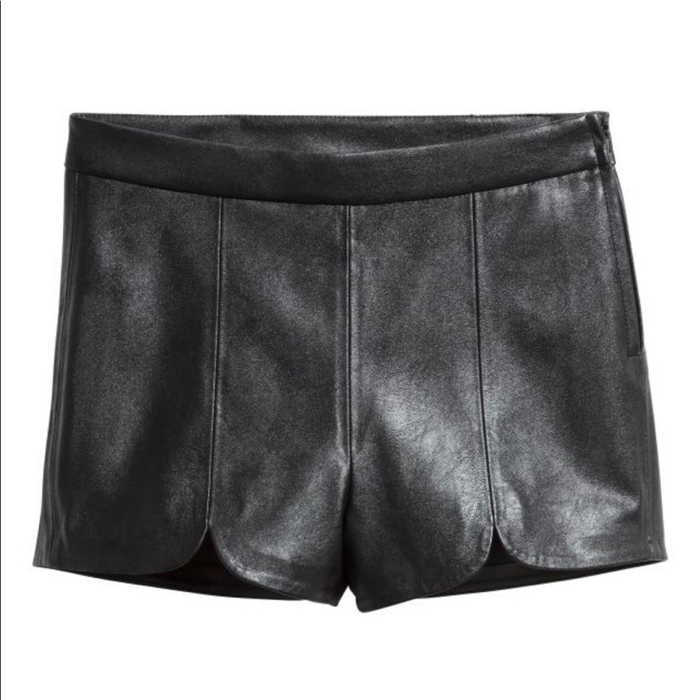BLACK H&M FAUX LEATHER SHORTS